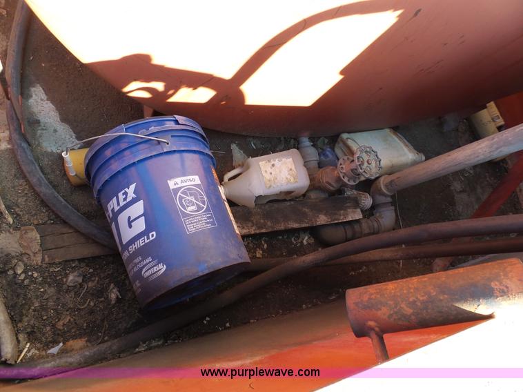 image for item L3183 2,000 gallon fuel tank