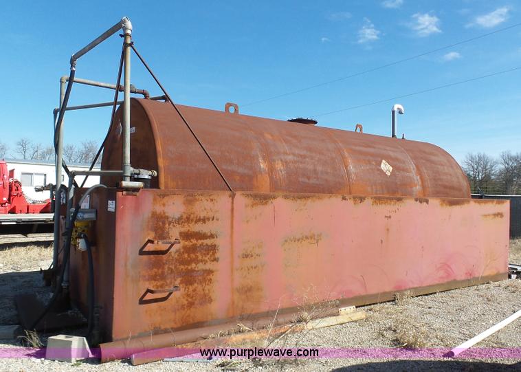image for item L3184 10,000 gallon fuel tank