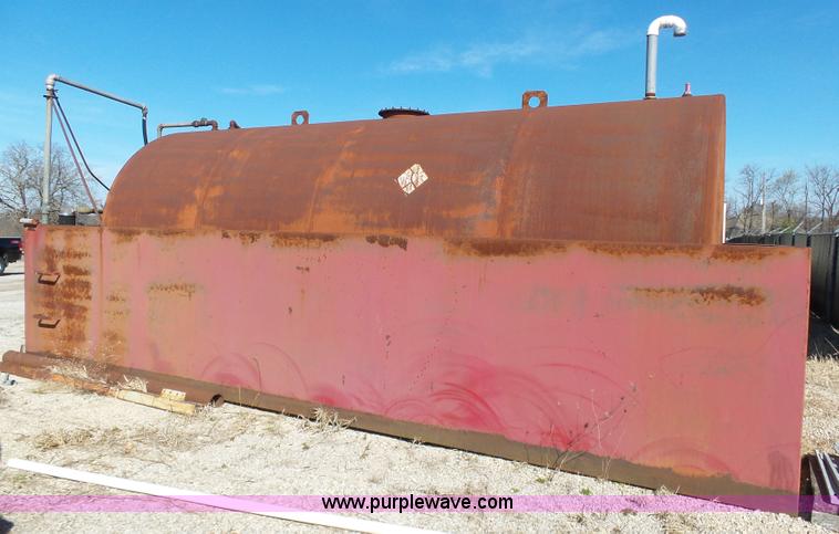 image for item L3184 10,000 gallon fuel tank