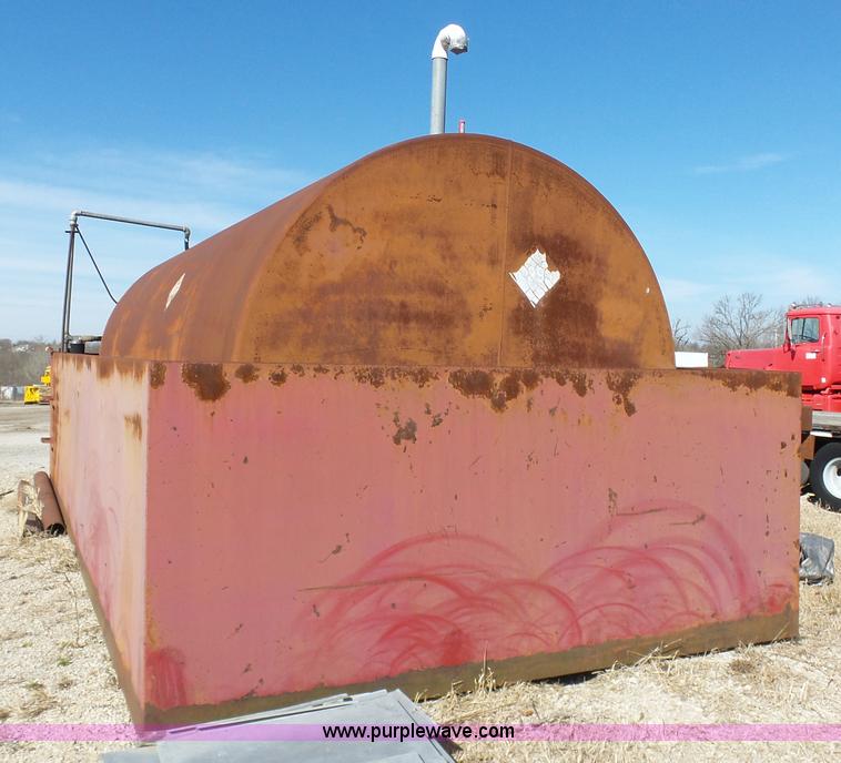 image for item L3184 10,000 gallon fuel tank