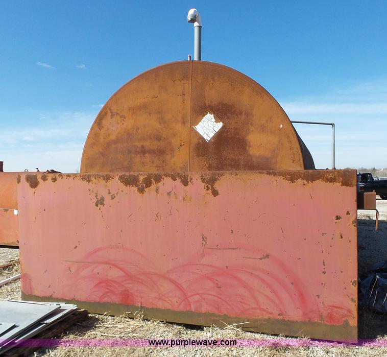 image for item L3184 10,000 gallon fuel tank
