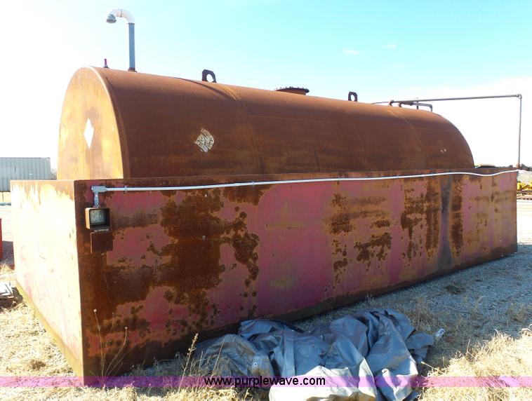 image for item L3184 10,000 gallon fuel tank