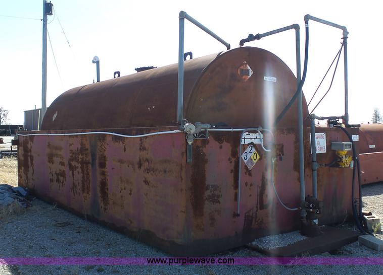image for item L3184 10,000 gallon fuel tank