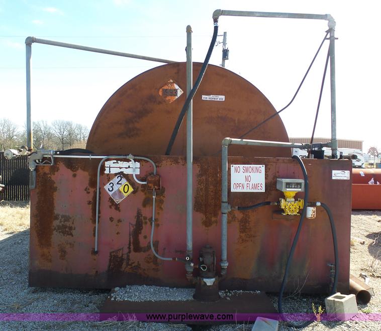 image for item L3184 10,000 gallon fuel tank