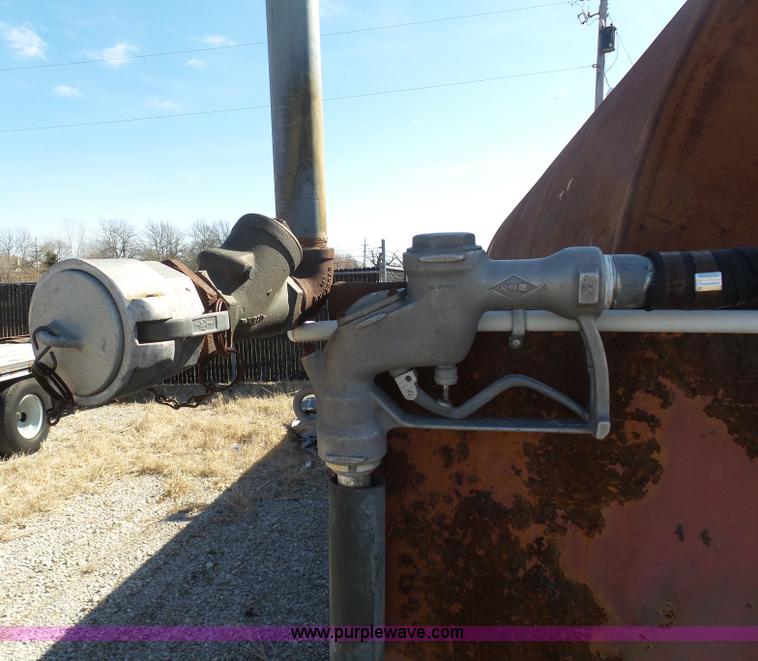 image for item L3184 10,000 gallon fuel tank