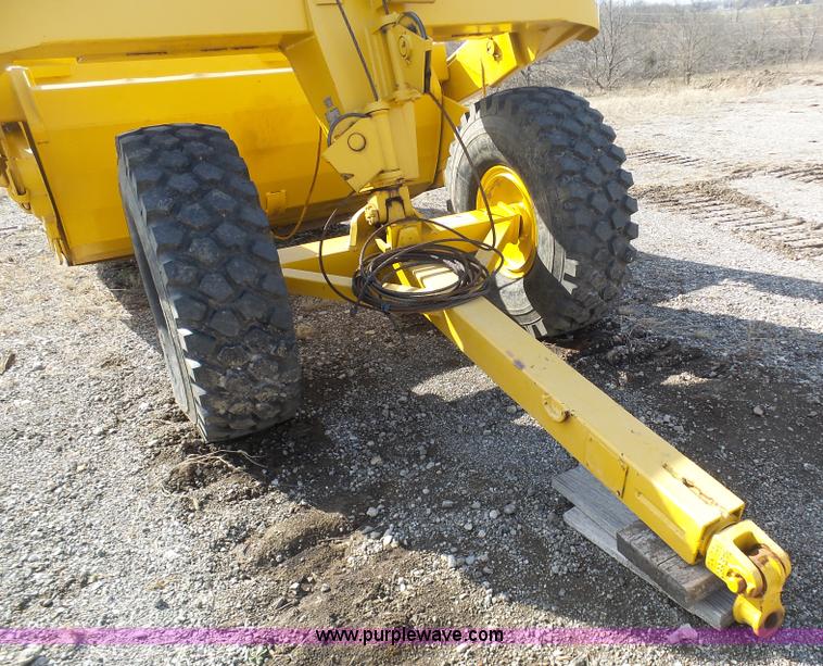 image for item L3198 Allis Chalmers 108 scraper