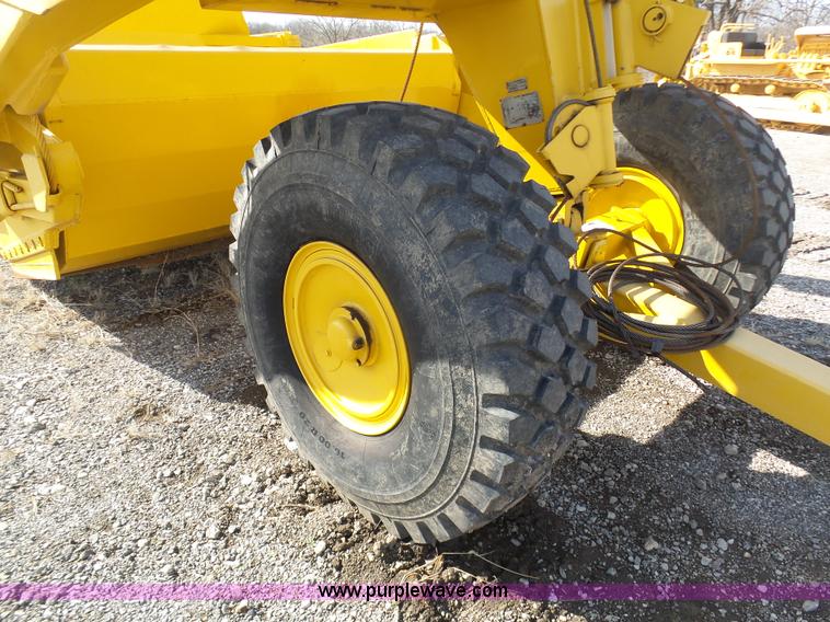 image for item L3198 Allis Chalmers 108 scraper