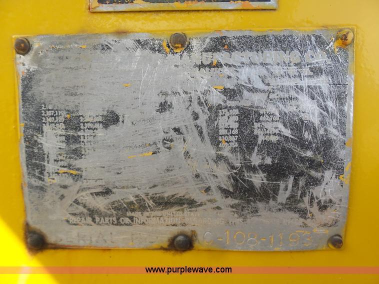 image for item L3198 Allis Chalmers 108 scraper