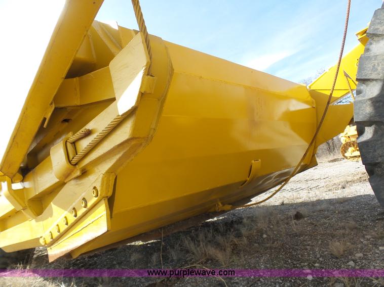 image for item L3198 Allis Chalmers 108 scraper