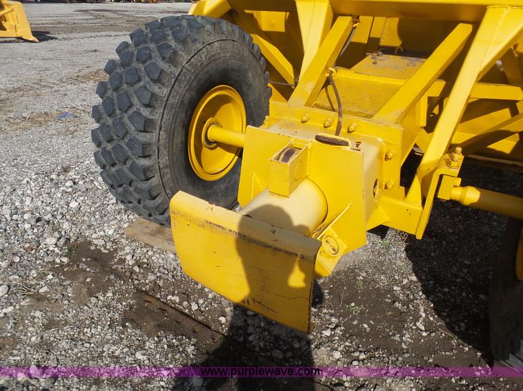 image for item L3198 Allis Chalmers 108 scraper