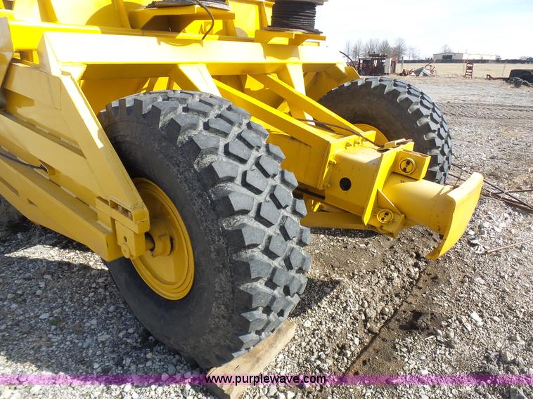 image for item L3198 Allis Chalmers 108 scraper