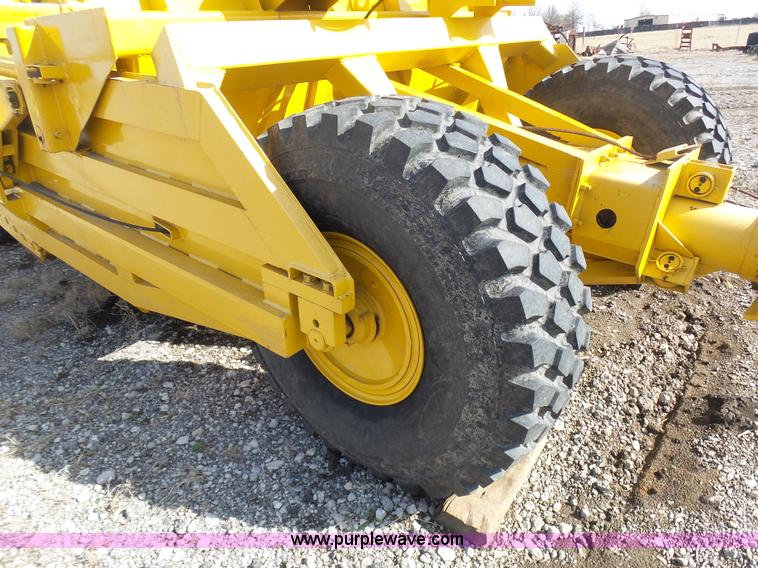 image for item L3198 Allis Chalmers 108 scraper