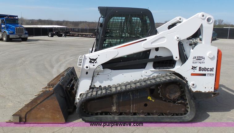 image for item L3200 2013 Bobcat T750 skid steer