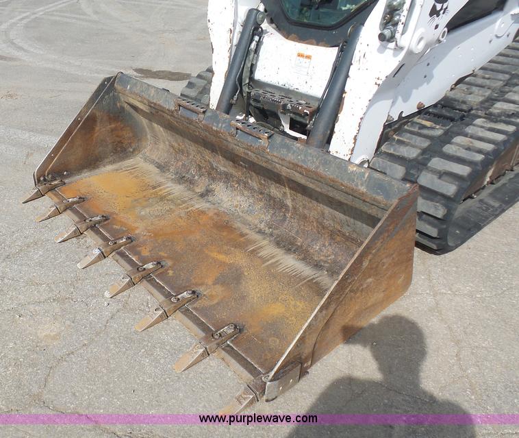 image for item L3200 2013 Bobcat T750 skid steer