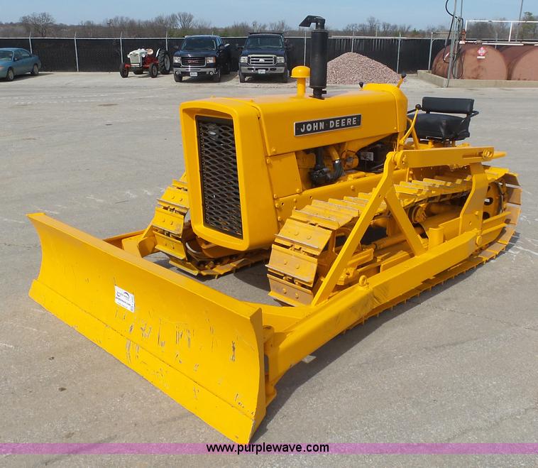 image for item L3203 1959 John Deere 440IC dozer