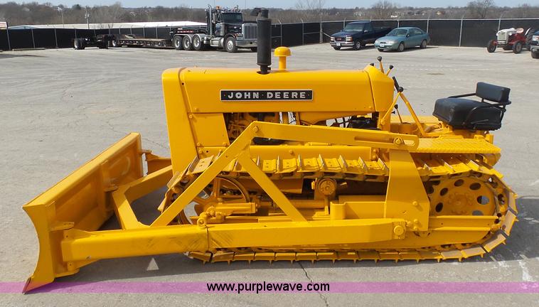 image for item L3203 1959 John Deere 440IC dozer