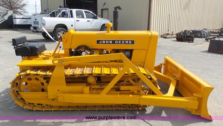 image for item L3203 1959 John Deere 440IC dozer