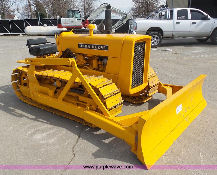 image for item L3203 1959 John Deere 440IC dozer