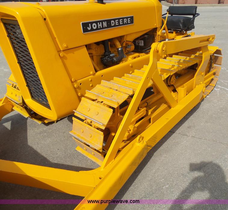 image for item L3203 1959 John Deere 440IC dozer