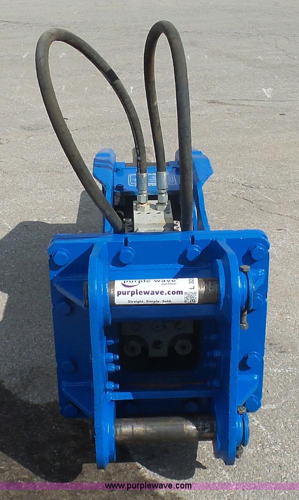 image for item L3204 2013 Akada TOP-100A hydraulic hammer