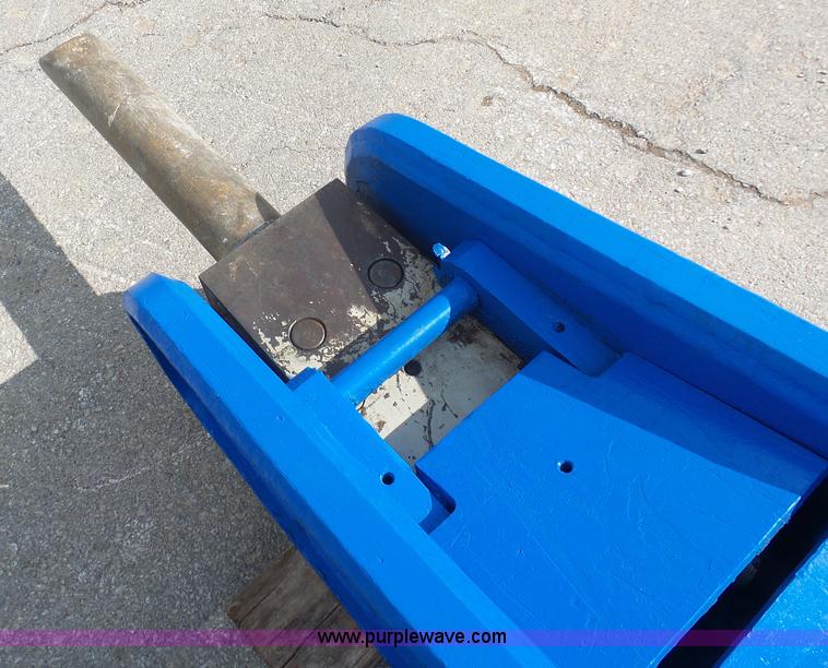 image for item L3204 2013 Akada TOP-100A hydraulic hammer