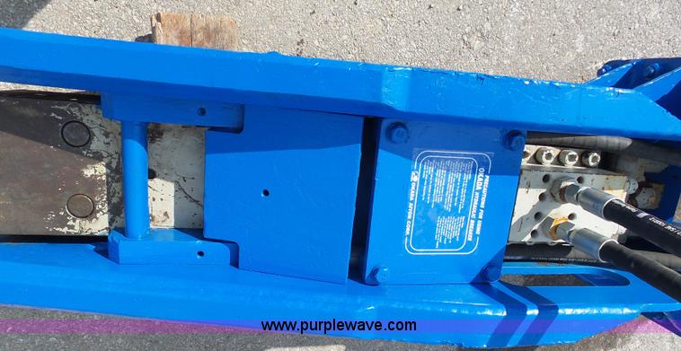 image for item L3204 2013 Akada TOP-100A hydraulic hammer