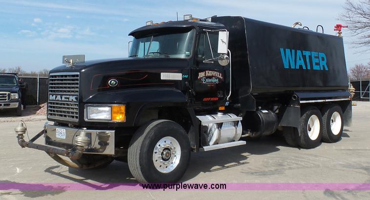 image for item L3205 1996 Mack CL613 water truck