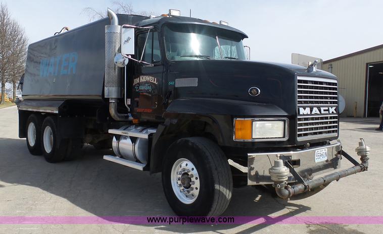 image for item L3205 1996 Mack CL613 water truck