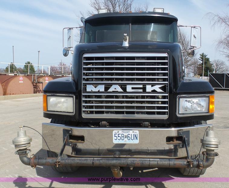 image for item L3205 1996 Mack CL613 water truck