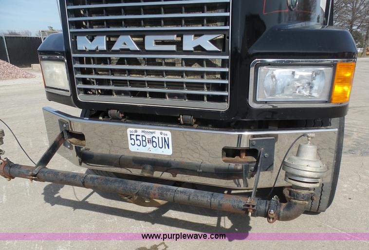 image for item L3205 1996 Mack CL613 water truck