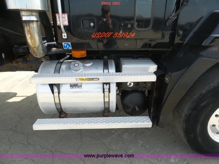 image for item L3205 1996 Mack CL613 water truck