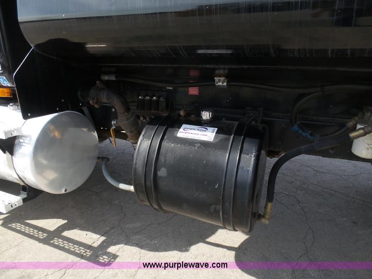 image for item L3205 1996 Mack CL613 water truck