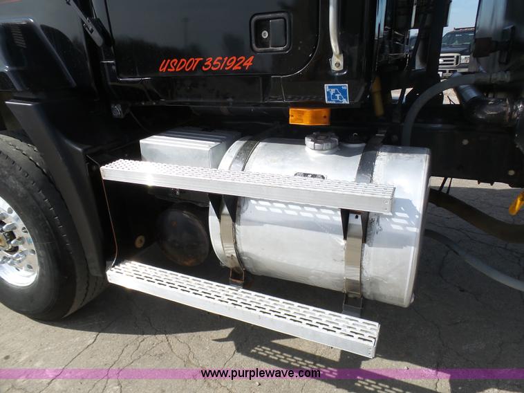 image for item L3205 1996 Mack CL613 water truck