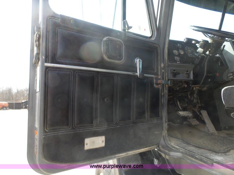 image for item L3205 1996 Mack CL613 water truck