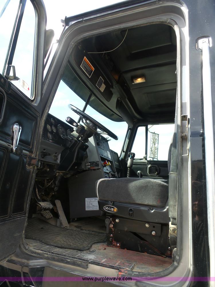 image for item L3205 1996 Mack CL613 water truck