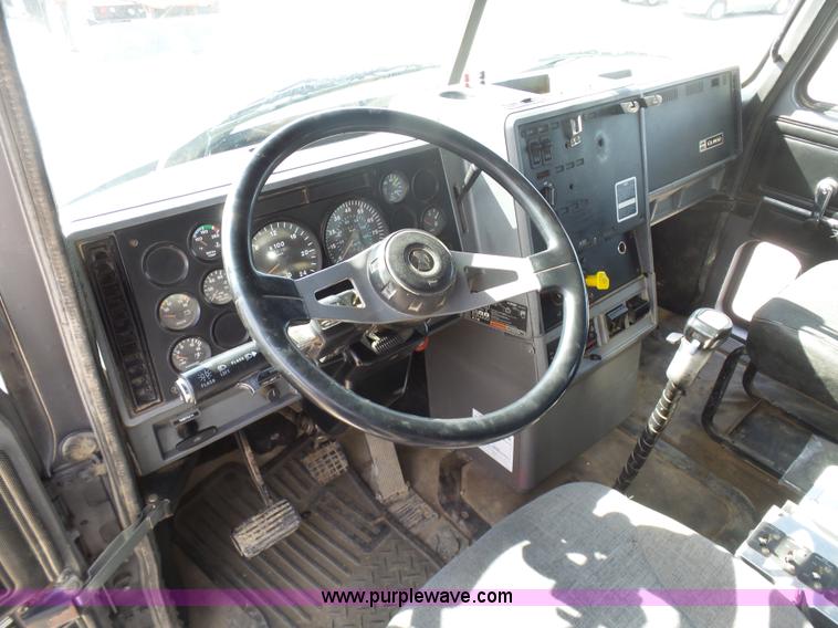 image for item L3205 1996 Mack CL613 water truck