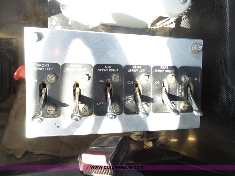 image for item L3205 1996 Mack CL613 water truck