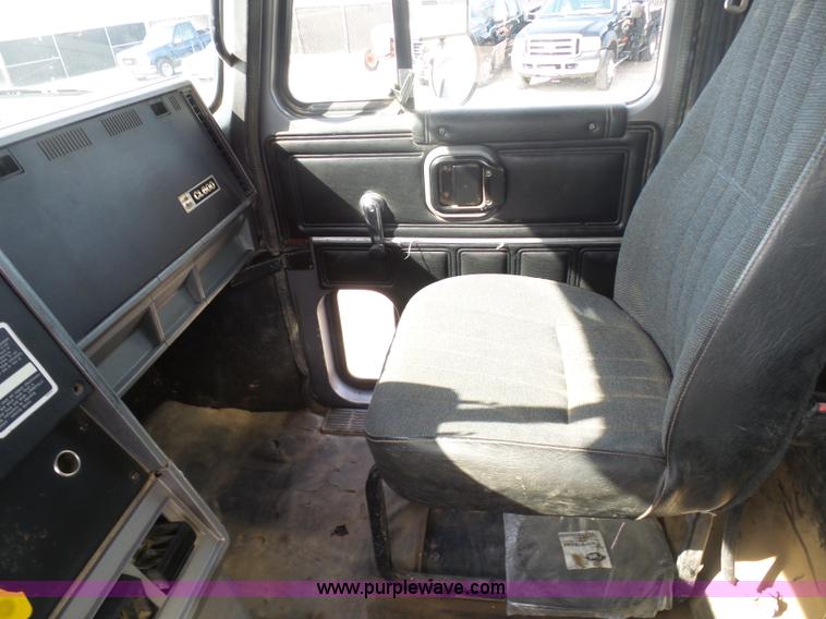 image for item L3205 1996 Mack CL613 water truck