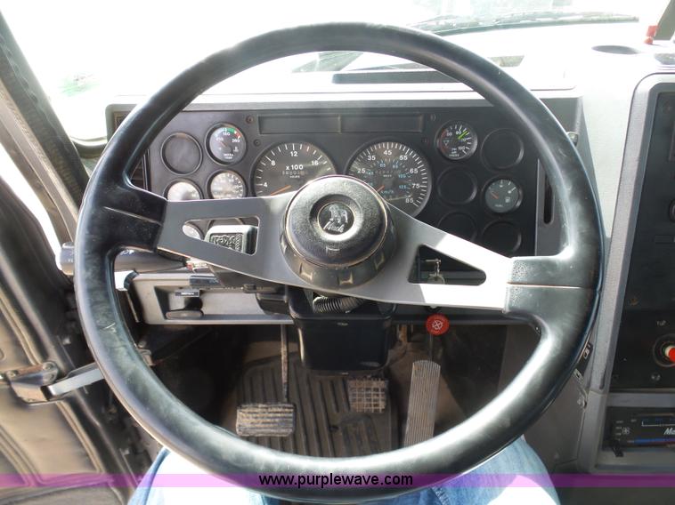 image for item L3205 1996 Mack CL613 water truck