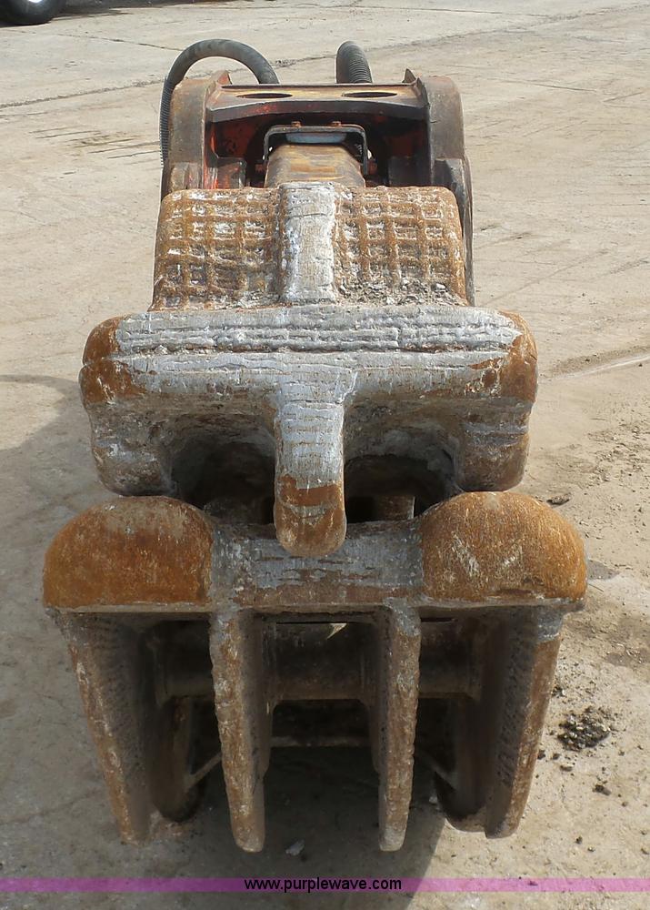 image for item L3206 NPK G26J hydraulic material processor/concrete pulverizer