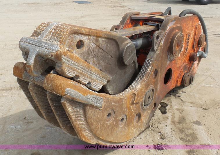 image for item L3206 NPK G26J hydraulic material processor/concrete pulverizer