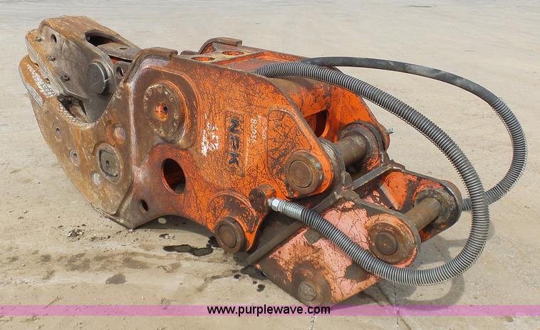 image for item L3206 NPK G26J hydraulic material processor/concrete pulverizer