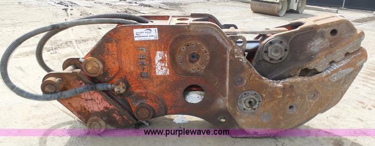 image for item L3206 NPK G26J hydraulic material processor/concrete pulverizer