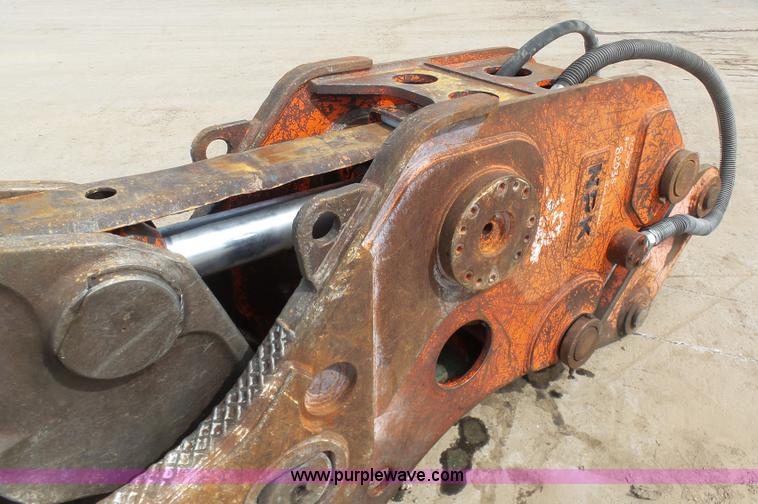 image for item L3206 NPK G26J hydraulic material processor/concrete pulverizer