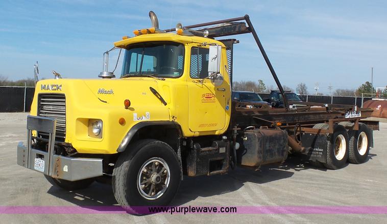 image for item L3209 1988 Mack DM690S roll off truck