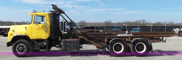 image for item L3209 1988 Mack DM690S roll off truck