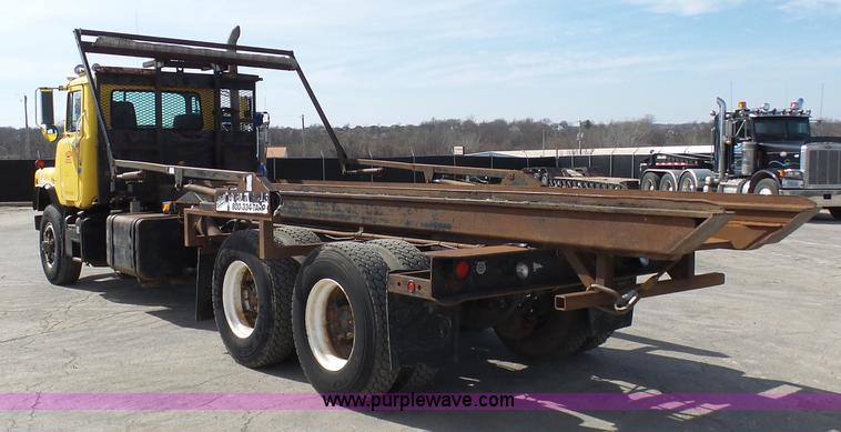 image for item L3209 1988 Mack DM690S roll off truck