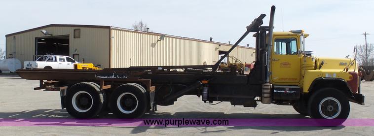 image for item L3209 1988 Mack DM690S roll off truck