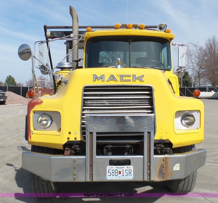 image for item L3209 1988 Mack DM690S roll off truck