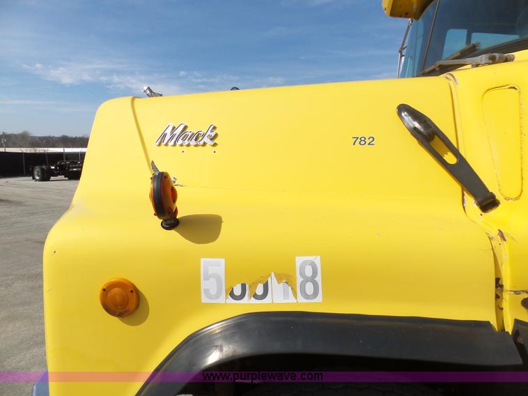 image for item L3209 1988 Mack DM690S roll off truck